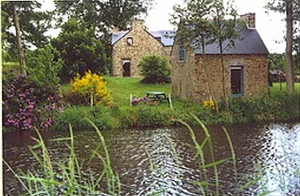 Au Pont Ricoul Saint-Pierre-de-Plesguen Exterior foto